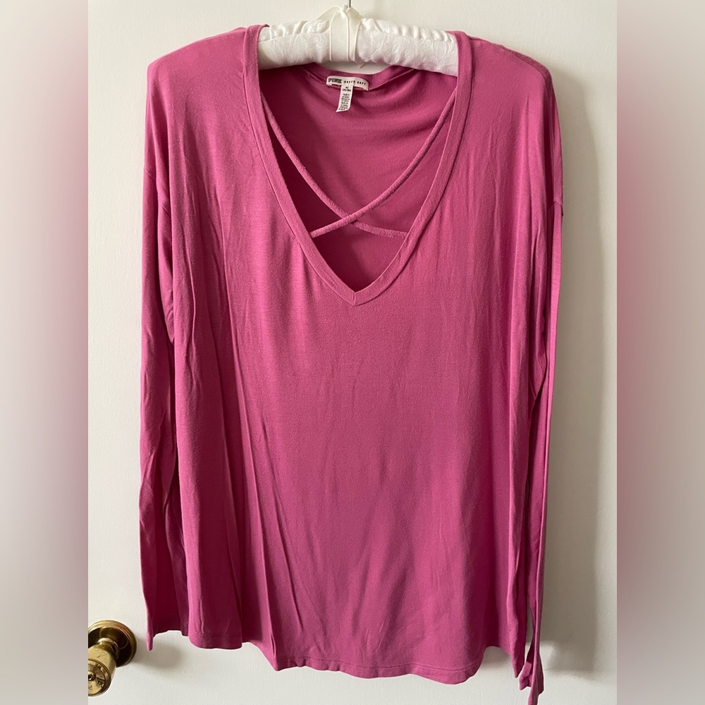 ⭐️4/$20 
Victoria’s Secret PINK super soft love sleeve
